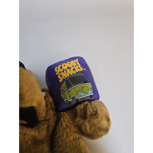 18” Cartoon Network Scooby Doo Plush Holding Scooby Snacks Play By Play 2002 - Picture 8 of 9